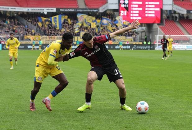 01 11 2025 Soccer Season 2025 2026 2 Soccer Bundesliga 11 Matchday 1 FC Nürnberg FCN Club Eintracht Braunschweig EBS BTSV Sportfoto Zink DaMa xdaxmax DFL regulations prohibit any use of photographs as image sequences and or quasi video only for editorial use Christian Joe Conteh 32, Eintracht Braunschweig BTSV EBS Luka Lochoshvili 24, 1 FC Nürnberg FCN