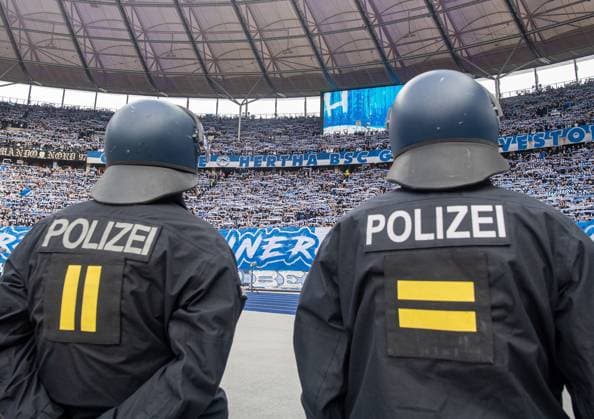 Soccer, Men, Season 2025 2026, 2 Bundesliga 11 Matchday , Hertha BSC Dynamo Dresden, Police officers in front of the Ostkurve, 01 11 2025, Copyright: xSebastianxRäppold MatthiasxKochx