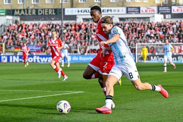v li King Manu Cottbus, 2 David Philipp TSV 1860, 8 in duel, duel, tackle, dynamic, action, action, 01 11 2025, Munich Germany , Football, 3 Liga, TSV 1860 München FC Energie Cottbus, DFB DFL REGULATIONS PROHIBIT ANY USE OF PHOTOGRAPHS AS IMAGE SEQUENCES AND OR QUASI VIDEO xslx