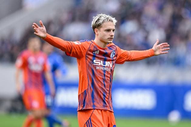 01 11 2025, Football, 2 Bundesliga, Season 2025 2026, Matchday 11, Karlsruher SC FC Schalke 04, Finn Porath FC Schalke 04 xRHR PHOTO YYx Copyright: KROEGER RHR-FOTOx RHR-FOTO YY