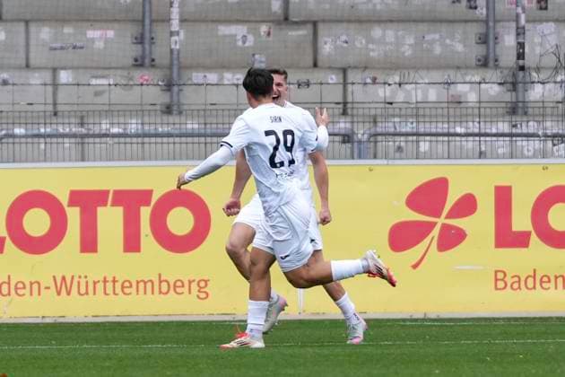 Leon Wirtz TSV Steinbach Haiger, 18 and Arda Sirin TSV Steinbach Haiger, 29 Goal celebration, emotions, goal shot, finish, goal success, goal , Germany, Football, Regionalliga Südwest, Matchday 15, 2025 2026, SC Freiburg II vs TSV Steinbach Haiger, 01 11 2025, Dreisamstadion, Freiburg, Germany DFB REGULATIONS PROHIBIT ANY USE OF PHOTOGRAPHS AS IMAGE SEQUENCES AND OR QUASI VIDEO Freiburg Dreisamstadion Baden Wuerttemberg Germany Copyright: xArnexAmbergx