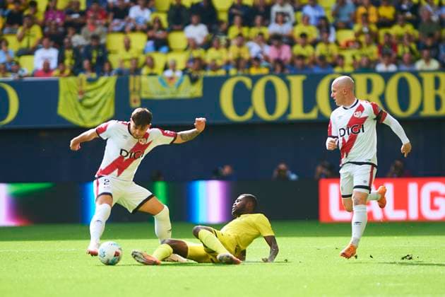 Thomas Partey (Villarreal CF) and Andrei Ratiu (Rayo Vallecano) during the LaLiga EA Sports match between Villarreal CF and Rayo Vallecano at Estadio de la Ceramica on November 1, 2025 in Villarreal, Spain. (Photo by Maria Jose Segovia DeFodi Images) Thomas Partey Villarreal CF and Andrei Ratiu Rayo Vallecano during the LaLiga EA Sports match between Villarreal CF and Rayo Vallecano at Estadio de la Ceramica on November 1, 2025 in Villarreal, Spain Photo by Maria Jose Segovia DeFodi Images