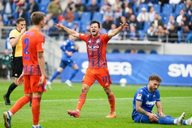 Soccer 2 Bundesliga, Matchday 11, Karlsruher SC FC Schalke 04 on 01 11 2025 in Karlsruhe BBBank Wildpark , Germany, Season 2025 2026 DFL REGULATIONS PROHIBIT ANY USE OF PHOTOGRAPHS AS IMAGE SEQUENCES AND OR QUASI VIDEO Adrian Gantenbein 17, S04 shows too much emotion Karlsruhe BBBank Wildpark Germany Copyright: xChristophxKinzingerx