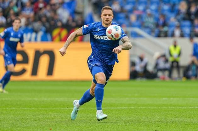 Soccer 2 Bundesliga, Matchday 11, Karlsruher SC FC Schalke 04 on 01 11 2025 in Karlsruhe BBBank Wildpark , Germany, Season 2025 2026 DFL REGULATIONS PROHIBIT ANY USE OF PHOTOGRAPHS AS IMAGE SEQUENCES AND OR QUASI VIDEO Marcel Franke 28, KSC im Fokus Karlsruhe BBBank Wildpark Germany Copyright: xChristophxKinzingerx