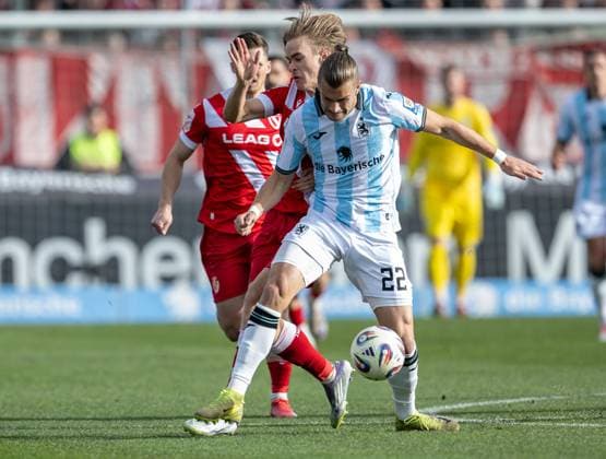 Fight for the ball duel between Sigurd Haugen TSV 1860 Muenchen, 22 and Lukas Michelbrink FC Energie Cottbus, 8 GER, TSV 1860 Muenchen vs FC Energie Cottbus, Football, 3 Bundesliga, Matchday 13, Season 2025 2026, 01 11 2025 DFL DFB REGULATIONS PROHIBIT ANY USE OF PHOTOGRAPHS as IMAGE SEQUENCES and or QUASI VIDEO GER, TSV 1860 Muenchen vs FC Energie Cottbus, Football, 3 Bundesliga, Matchday 13, Season 2025 2026, 01 11 2025 Muenchen Copyright: xEibner-Pressefoto HeikexFeinerx EP_HFR