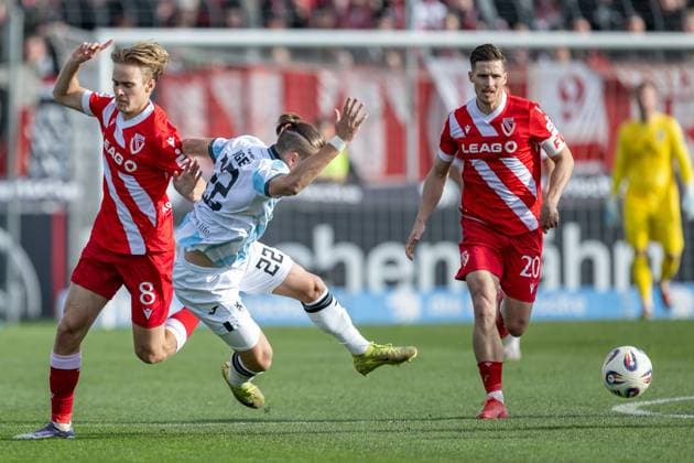 Fight for the ball duel between Sigurd Haugen TSV 1860 Muenchen, 22 and Lukas Michelbrink FC Energie Cottbus, 8 , right Axel Borgmann FC Energie Cottbus, 20 GER, TSV 1860 Muenchen vs FC Energie Cottbus, Soccer, 3 Bundesliga, Matchday 13, Season 2025 2026, 01 11 2025 DFL DFB REGULATIONS PROHIBIT ANY USE OF PHOTOGRAPHS as IMAGE SEQUENCES and or QUASI VIDEO GER, TSV 1860 Muenchen vs FC Energie Cottbus, Football, 3 Bundesliga, 13 Matchday, Season 2025 2026, 01 11 2025 Muenchen Copyright: xEibner-Pressefoto HeikexFeinerx EP_HFR