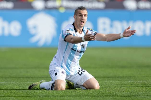 Sigurd Haugen TSV 1860 Muenchen, 22 complains GER, TSV 1860 Muenchen vs FC Energie Cottbus, Football, 3 Bundesliga, Matchday 13, Season 2025 2026, 01 11 2025 DFL DFB REGULATIONS PROHIBIT ANY USE OF PHOTOGRAPHS as IMAGE SEQUENCES and or QUASI VIDEO GER, TSV 1860 Muenchen vs FC Energie Cottbus, Football, 3 Bundesliga, Matchday 13, Season 2025 2026, 01 11 2025 Muenchen Copyright: xEibner-Pressefoto HeikexFeinerx EP_HFR