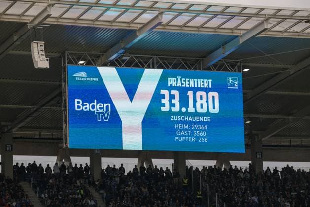 01 11 2025, xhettx, Fußball 2 Bundesliga, Karlsruher SC FC Schalke 04 v l Zuschauerzahlen DFL DFB REGULATIONS PROHIBIT ANY USE OF PHOTOGRAPHS as IMAGE SEQUENCES and or QUASI VIDEO Karlsruhe