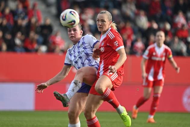 Magdalena ERIKSSON FCB , Action,duel against Ramona MAIER E Football Google Pixel Womens Bundesliga Season 2025 2026, 8 Matchday, Matchday08 FC Bayern Muenchen Women SGS Essen on 01 11 2025 FC BAYERN CAMPUS
