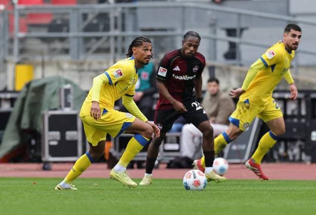01 11 2025 Soccer Season 2025 2026 2 Soccer Bundesliga 11 Matchday 1 FC Nürnberg FCN Club Eintracht Braunschweig EBS BTSV Sportfoto Zink DaMa xdaxmax DFL regulations prohibit any use of photographs as image sequences and or quasi video only for editorial use Sidi Sane 24, Eintracht Braunschweig BTSV EBS