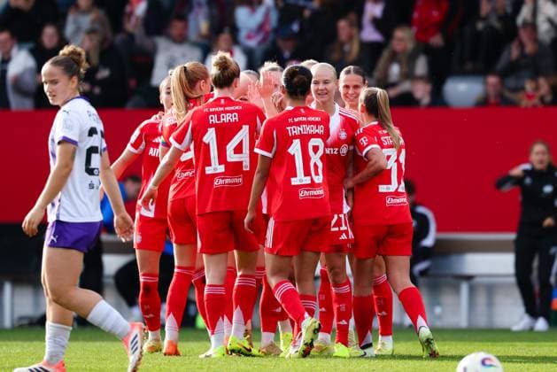 Team FC Bayern Munich Goal for 2 1 at the match between FC Bayern Munich v SGS Essen, Football, Women, Google Pixel Women Bundesliga, 2025 2026, 8 Matchday on 01 11 2025 in Munich, FC Bayern Campus DFL and DFB regulations prohibit any use of photographs as image sequences and or quasi video Bayern Germany