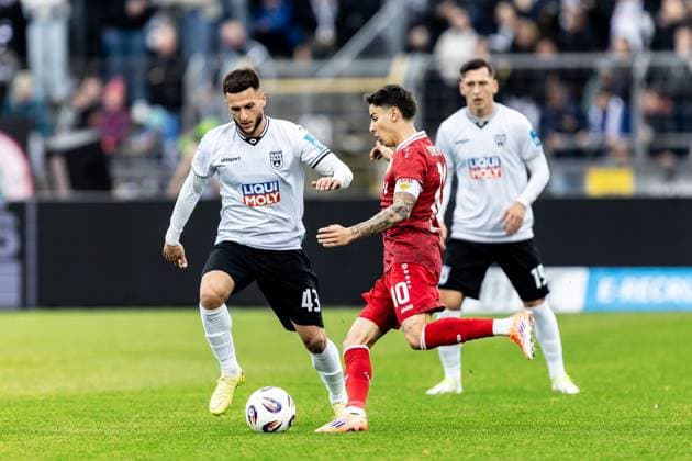 Football, Season 2025 2026, 3 Liga, Donaustadion Ulm, Matchday 13, SSV Ulm 1846 Football VfB Stuttgart II, 01 11 2025 01 11 2025, Football, Season 2025 2026, 3 Liga, Donaustadion Ulm, Matchday 13, SSV Ulm 1846 Football VfB Stuttgart II, f l 43 Leon Dajaku SSV Ulm 1846 Football , 10 Nicolas Sessa VfB Stuttgart II Photo Lucca Fundel Ulm Donaustadion Baden Württemberg Germany