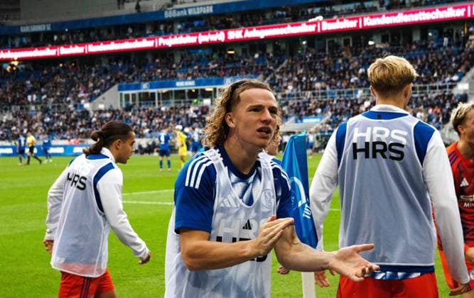 01 11 25 Karlsruher SC FC Schalke 04 Germany, Karlsruhe, 01 11 2025, Football, 2 Bundesliga, Season 2025 2026, Karlsruher SC FC Schalke 04 Mika Wallentowitz FC Schalke 04