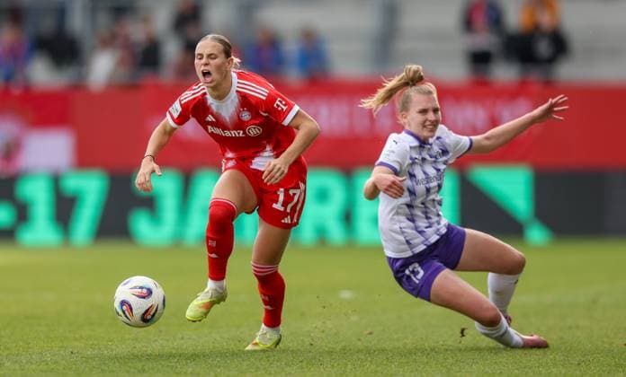 DEU, München, FC Bayern München vs SGS Essen, Google Pixel Frauen Bundesliga, DFB, Saison 2526, FC Bayern Campus, 8 Spieltag im Bild f l n r Klara Bühl Bayern München 17 , Maike Berentzen SGS Essen 13 , Zweikampf, Schmerzen DFB DFL REGULATIONS PROHIBIT ANY USE OF PHOTOGRAPHS AS IMAGE SEQUENCES AND OR QUASI VIDEO, 01 11 2025 Copyright: HMBxMedia HendrikxHamelau