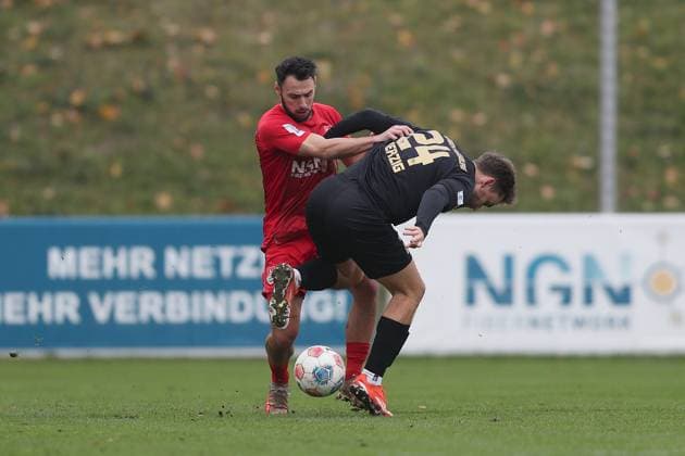 01 11 2025, xjcx, Men, Football, Season 2025 2026, Regionalliga Bayern, 16 Matchday TSV Aubstadt TSV Schwaben Augsburg Timo Pitter 10, TSV Aubstadt and Elias Herzig 24, TSV Schwaben Augsburg Sulzfeld Schulstadion Aubstadt NGN Arena Bayern Germany