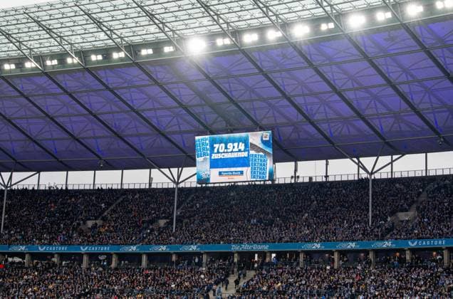 Soccer, Men, Season 2025 2026, 2 Bundesliga 11 Matchday , Hertha BSC Dynamo Dresden, Scoreboard with number of spectators 70914, 01 11 2025, Copyright: xSebastianxRäppold MatthiasxKochx
