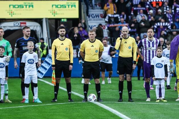 Sport, Football, 3 Liga Season 2025 2026 13 Matchday VfL Osnabrück MSV Duisburg 01 11 2025, Bremer Brücke Timo Gansloweit Referee Osnabrück Bremer Brücke Lower Saxony Germany
