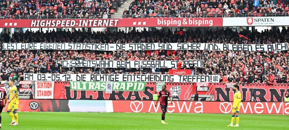 01 11 2025 Soccer Season 2025 2026 2 Soccer Bundesliga 11 Matchday 1 FC Nürnberg FCN Club Eintracht Braunschweig EBS BTSV Sportfoto Zink xwoxzix DFL regulations prohibit any use of photographs as image sequences and or quasi video only for editorial use banner banner clubfans