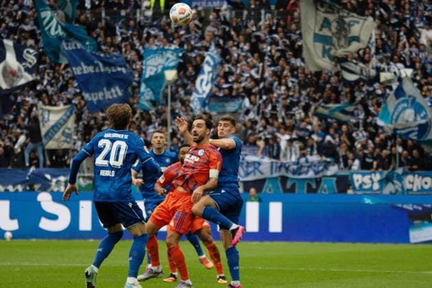 01 11 25 Karlsruher SC FC Schalke 04 Germany, Karlsruhe, 01 11 2025, Football, 2 Bundesliga, Season 2025 2026, Karlsruher SC FC Schalke 04 v l Kenan Karaman FC Schalke 04 , Marcel Beifus Karlsruher SC
