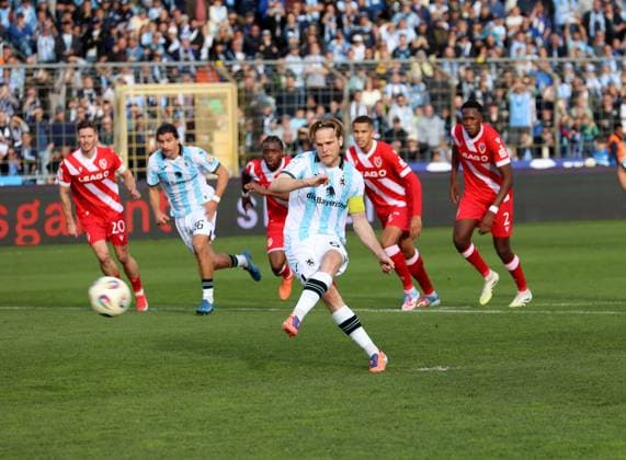 Football, Men, 3 Liga, Season 2025 2026, TSV 1860 München FC Energie Cottbus, Grünwalder Stadion 1 0 by Thore Jacobsen TSV 1860 München Goal, penalty kick