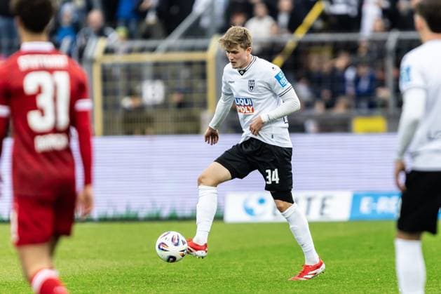 Football, Season 2025 2026, 3 Liga, Donaustadion Ulm, 13 Matchday, SSV Ulm 1846 Soccer VfB Stuttgart II, 01 11 2025 01 11 2025, Football, Season 2025 2026, 3 Liga, Donaustadion Ulm, 13 Matchday, SSV Ulm 1846 Soccer VfB Stuttgart II, cropped single image 34 Jan Boller SSV Ulm 1846 Soccer Photo Lucca Fundel Ulm Donaustadion Baden Württemberg Germany