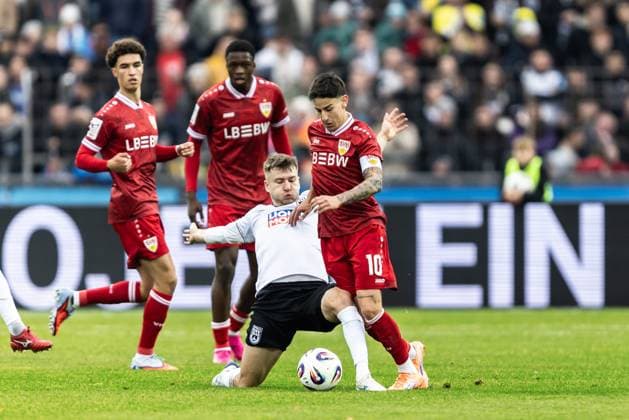 Football, Season 2025 2026, 3 Liga, Donaustadion Ulm, 13 Matchday, SSV Ulm 1846 Football VfB Stuttgart II, 01 11 2025 01 11 2025, Football, Season 2025 2026, 3 Liga, Donaustadion Ulm, 13 Matchday, SSV Ulm 1846 Football VfB Stuttgart II, v l 2 Luis Görlich SSV Ulm 1846 Football , 10 Nicolas Sessa VfB Stuttgart II Photo Lucca Fundel Ulm Donaustadion Baden Württemberg Germany