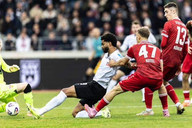 Soccer, Season 2025 2026, 3 Liga, Donaustadion Ulm, 13 Matchday, SSV Ulm 1846 Soccer VfB Stuttgart II, 01 11 2025 01 11 2025, Soccer, Season 2025 2026, 3 Liga, Donaustadion Ulm, 13 Matchday, SSV Ulm 1846 Soccer VfB Stuttgart II, Goal celebration joy after goal Goal shot to 1 0 by 49 Andre Becker SSV Ulm 1846 Soccer Photo Lucca Fundel Ulm Donaustadion Baden Württemberg Germany