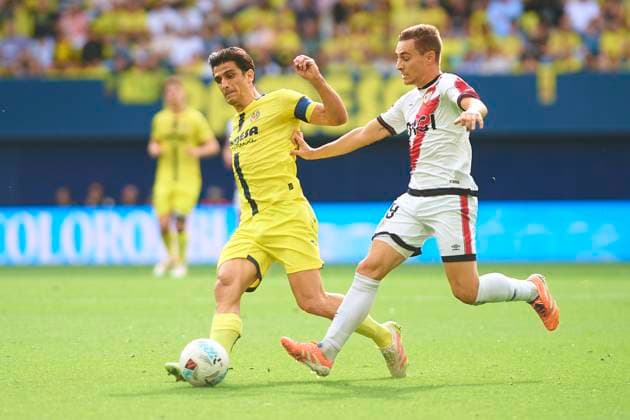 Gerard Moreno (Villarreal CF) and Jorge de Frutos (Rayo Vallecano) during the LaLiga EA Sports match between Villarreal CF and Rayo Vallecano at Estadio de la Ceramica on November 1, 2025 in Villarreal, Spain. (Photo by Maria Jose Segovia DeFodi Images) Gerard Moreno Villarreal CF and Jorge de Frutos Rayo Vallecano during the LaLiga EA Sports match between Villarreal CF and Rayo Vallecano at Estadio de la Ceramica on November 1, 2025 in Villarreal, Spain Photo by Maria Jose Segovia DeFodi Images