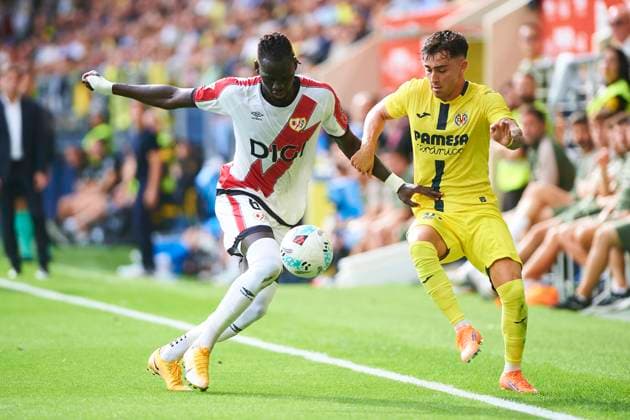 Pathe Ciss (Rayo Vallecano) and Alberto Moleriro (Villarreal CF) during the LaLiga EA Sports match between Villarreal CF and Rayo Vallecano at Estadio de la Ceramica on November 1, 2025 in Villarreal, Spain. (Photo by Maria Jose Segovia DeFodi Images) Pathe Ciss Rayo Vallecano and Alberto Moleriro Villarreal CF during the LaLiga EA Sports match between Villarreal CF and Rayo Vallecano at Estadio de la Ceramica on November 1, 2025 in Villarreal, Spain Photo by Maria Jose Segovia DeFodi Images