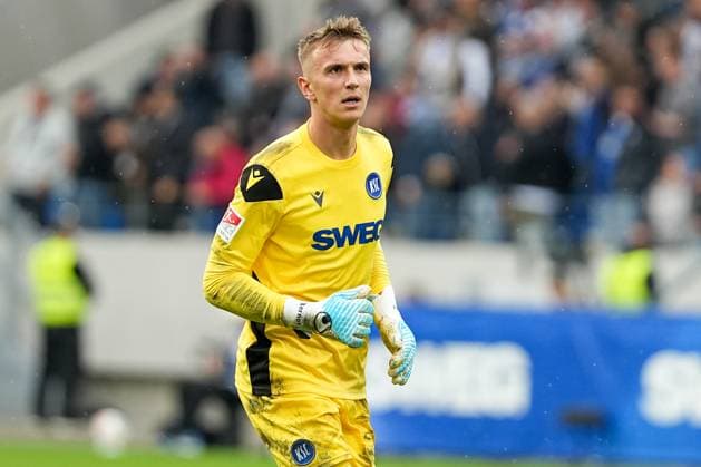 Soccer 2 Bundesliga, Matchday 11, Karlsruher SC FC Schalke 04 on 01 11 2025 in Karlsruhe BBBank Wildpark , Germany, Season 2025 2026 DFL REGULATIONS PROHIBIT ANY USE OF PHOTOGRAPHS AS IMAGE SEQUENCES AND OR QUASI VIDEO Hans Christian Bernat 1, KSC im Fokus Karlsruhe BBBank Wildpark Germany Copyright: xChristophxKinzingerx
