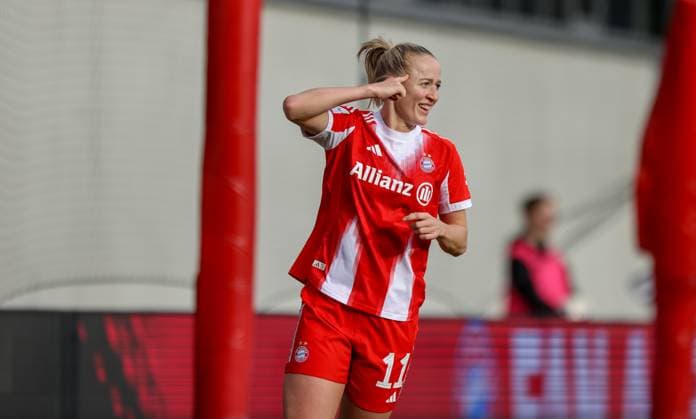 DEU, Munich, FC Bayern München vs SGS Essen, Google Pixel Frauen Bundesliga, DFB, Saison 2526, FC Bayern Campus, 8 Spieltag im Bild Tor und Jubel, Lea Schüller Bayern München 11 erzielt das 3 1 gegen Essen, Freude DFB DFL REGULATIONS PROHIBIT ANY USE OF PHOTOGRAPHS AS IMAGE SEQUENCES AND OR QUASI VIDEO, 01 11 2025 Copyright: HMBxMedia HendrikxHamelau
