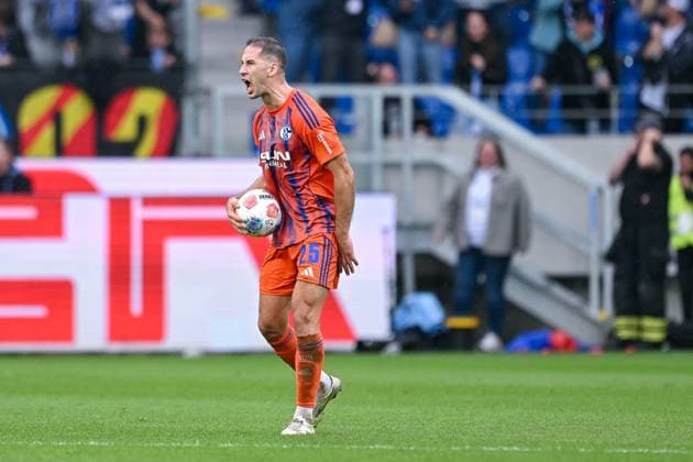 01 11 2025, Football, 2 Bundesliga, Season 2025 2026, Matchday 11, Karlsruher SC FC Schalke 04, Nikola Katic FC Schalke 04 xRHR PHOTO YYx Copyright: KROEGER RHR-FOTOx RHR-FOTO YY