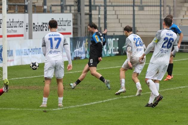 Goalscorer Cas Peters FSV Frankfurt, No. 10 shoots in for a goal, 3 0 , Regionalliga, FSV Frankfurt Bayern Alzenau, Fußball Regionalliga Südwest 25 26, 15 Matchday, Season 2025 2026, 01 11 2025, Frankfurt PSD Bank Arena Germany
