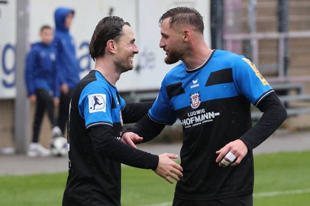 Goal scorers cheer among themselves, Cas Peters FSV Frankfurt, No. 10 cheers for goal 3 0 with goal scorer for 2 0 Lukas Gottwalt FSV Frankfurt, No. 13 , goal celebration with his teammate , Regionalliga, FSV Frankfurt Bayern Alzenau, Soccer Regionalliga Südwest 25 26, 15 Matchday, Season 2025 2026, 01 11 2025, Frankfurt PSD Bank Arena Germany