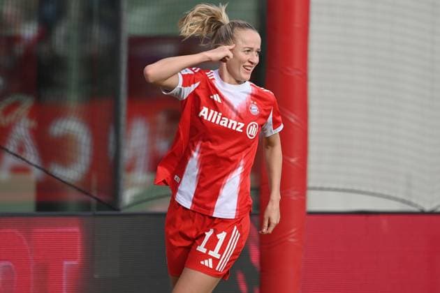 Goal celebration Lea SCHUELLER FCB after goal to 3 1, Cheering,Joy,Enthusiasm,Action, Soccer Google Pixel Womens Bundesliga Season 2025 2026, 8 Matchday, Matchday08 FC Bayern Muenchen Women SGS Essen on 01 11 2025 FC BAYERN CAMPUS