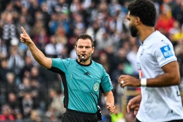 GER, 3 Liga, SSV Ulm 1846 vs VfB Stuttgart II 01 11 2025, Donaustadion, Ulm, GER, 3 Liga, SSV Ulm 1846 vs VfB Stuttgart II, in the picture referee Wolfgang Haslberger nordphotoxGmbHx xHafner nph00200