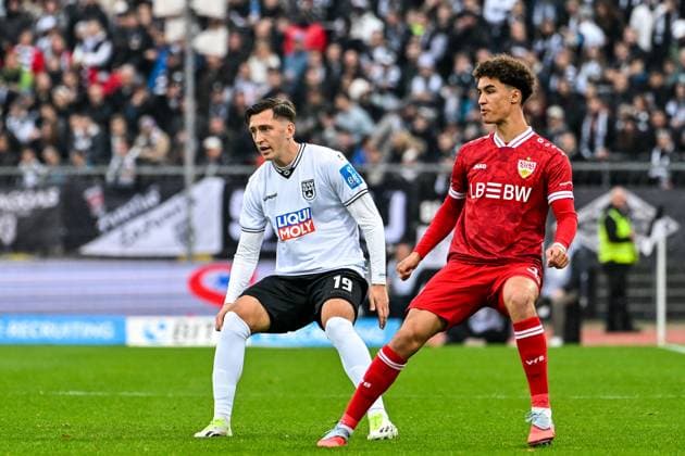 GER, 3 Liga, SSV Ulm 1846 vs VfB Stuttgart II 01 11 2025, Donaustadion, Ulm, GER, 3 Liga, SSV Ulm 1846 vs VfB Stuttgart II, in the picture Jonathan Meier SSV Ulm, 19 , Noah Darvich Stuttgart, 31 nordphotoxGmbHx xHafner nph00200