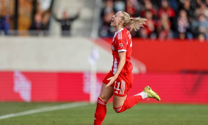 DEU, Munich, FC Bayern München vs SGS Essen, Google Pixel Frauen Bundesliga, DFB, Saison 2526, FC Bayern Campus, 8 Spieltag im Bild Tor und Jubel, Lea Schüller Bayern München 11 erzielt das 3 1 gegen Essen, Freude, Schrei DFB DFL REGULATIONS PROHIBIT ANY USE OF PHOTOGRAPHS AS IMAGE SEQUENCES AND OR QUASI VIDEO, 01 11 2025 Copyright: HMBxMedia HendrikxHamelau