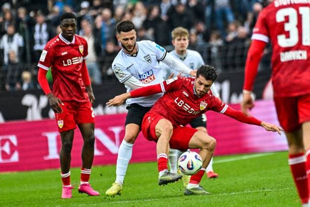 GER, 3 Liga, SSV Ulm 1846 vs VfB Stuttgart II 01 11 2025, Donaustadion, Ulm, GER, 3 Liga, SSV Ulm 1846 vs VfB Stuttgart II, in the picture Leon Dajaku SSV Ulm, 43 , Leonidas Stergiou Stuttgart, 42 , Fight for the ball nordphotoxGmbHx xHafner nph00200