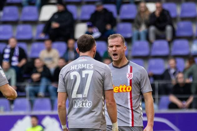 01 11 2025, Soccer, GER, Season, 3 Liga, Season 2025 2026, Matchday 13, FC Erzgebirge Aue SSV Jahn Regensburg Cheering after the 1 1 equalizer by Eric Hottmann SSV Jahn Regensburg DFL REGULATIONS PROHIBIT ANY USE OF PHOTOGRAPHS AS IMAGE SEQUENCES AND OR QUASI VIDEO