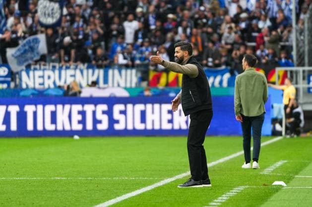 2 Bundesliga, Karlsruher SC vs FC Schalke 05, 01 11 2025 Miron Muslic FC Schalke 04, Coach 2 Bundesliga, Karlsruher SC vs FC Schalke 05, BBBank Wildpark Karlsruhe, 01 11 2025 DFB DFL REGULATIONS PROHIBIT ANY USE OF PHOTOGRAPHS AS IMAGE SEQUENCES AND OR QUASI VIDEO Copyright: xBEAUTIFULxSPORTS Boscox
