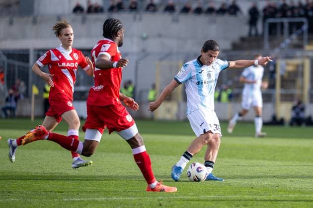 Anderson Lucoqui 24 FC Energie Cottbus , Tunay Deniz 36 TSV 1860 Muenchen , TSV 1860 Muenchen vs Energie Cottbus, 3 Liga, 13 Spieltag, 01 11 2025 DFB regulations prohibit any use of photographs as image sequences and or quasi video Muenchen Bayern Germany Copyright: xkolbert-press UlrichxGamelx