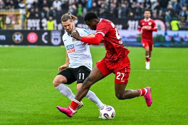 GER, 3 Liga, SSV Ulm 1846 vs VfB Stuttgart II 01 11 2025, Donaustadion, Ulm, GER, 3 Liga, SSV Ulm 1846 vs VfB Stuttgart II, in the picture Dennis Chessa SSV Ulm, 11 , Mansour Ouro Tagha Stuttgart, 27 nordphotoxGmbHx xHafner nph00200