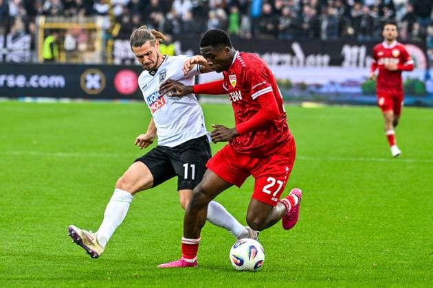 GER, 3 Liga, SSV Ulm 1846 vs VfB Stuttgart II 01 11 2025, Donaustadion, Ulm, GER, 3 Liga, SSV Ulm 1846 vs VfB Stuttgart II, in the picture Dennis Chessa SSV Ulm, 11 , Mansour Ouro Tagha Stuttgart, 27 nordphotoxGmbHx xHafner nph00200