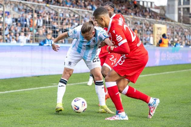 Sigurd Haugen 22 TSV 1860 Muenchen in duel with Nyamekye Awortwie Grant 23 FC Energie Cottbus , TSV 1860 Muenchen vs Energie Cottbus, 3 Liga, 13 Spieltag, 01 11 2025 DFB regulations prohibit any use of photographs as image sequences and or quasi video Muenchen Bayern Germany Copyright: xkolbert-press UlrichxGamelx