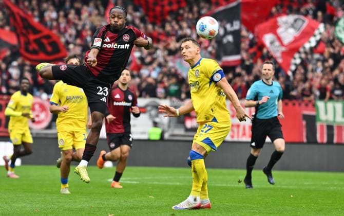 01 11 2025 Soccer Season 2025 2026 2 Soccer Bundesliga 11 Matchday 1 FC Nürnberg FCN Club Eintracht Braunschweig EBS BTSV Sportfoto Zink xwoxzix DFL regulations prohibit any use of photographs as image sequences and or quasi video only for editorial use Mohamed Ali Zoma 23, 1 FC Nürnberg FCN Sven Köhler Köhler 27, Eintracht Braunschweig BTSV EBS