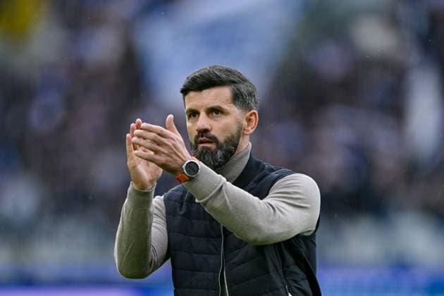 01 11 2025, Football, 2 Bundesliga, Season 2025 2026, Matchday 11, Karlsruher SC FC Schalke 04, Coach Miron Muslic FC Schalke 04 xRHR PHOTO YYx Copyright: KROEGER RHR-FOTOx RHR-FOTO YY