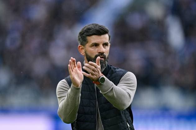 01 11 2025, Football, 2 Bundesliga, Season 2025 2026, Matchday 11, Karlsruher SC FC Schalke 04, Coach Miron Muslic FC Schalke 04 xRHR PHOTO YYx Copyright: KROEGER RHR-FOTOx RHR-FOTO YY