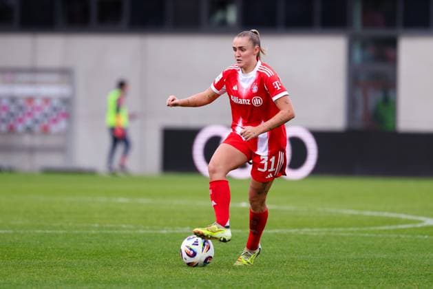 Georgia Stanway 31, FC Bayern Munich at the match between FC Bayern Munich v SGS Essen, Football, Women, Google Pixel Women Bundesliga, 2025 2026, 8 Matchday on 01 11 2025 in Munich, FC Bayern Campus DFL and DFB regulations prohibit any use of photographs as image sequences and or quasi video Bayern Germany