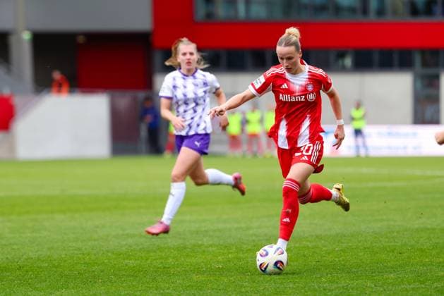 Franziska Kett 20, FC Bayern München beim Spiel zwischen FC Bayern München v SGS Essen, Fußball, Frauen, Google Pixel Frauen Bundesliga, 2025 2026, 8 Spieltag am 01 11 2025 in München, FC Bayern Campus DFL and DFB regulations prohibit any use of photographs as image sequences and or quasi video Bayern Deutschland